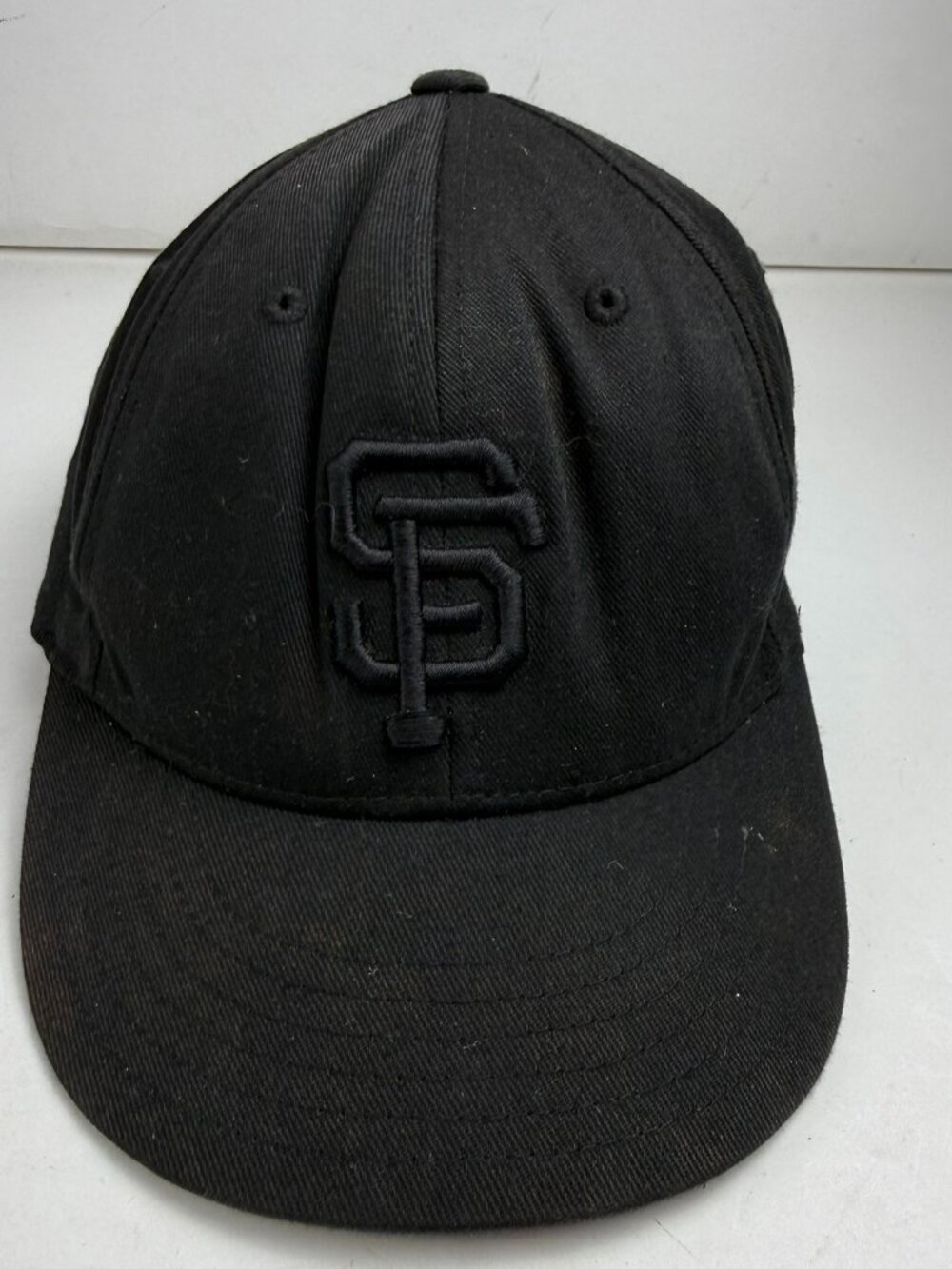 SF Giants Hat Youth Blackout Twins Enterprise Flexfit Baseball Cap AS IS Stain
